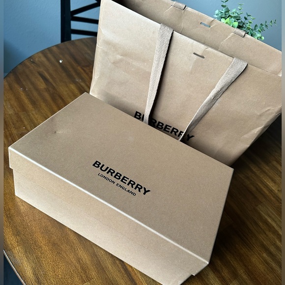 Burberry women’s shoe size 6 (UK 4) - Picture 7 of 9